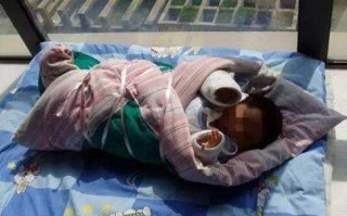 新生儿绑手脚真的有必要吗？这样做会影响发育吗？