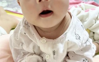 新生儿睡觉憋红脸是正常现象吗？