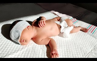 新生儿醒着时晒太阳，该选时段、时长还是方式才科学？