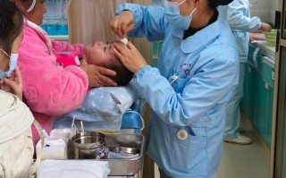 新生儿机械通气护理中，如何平衡有效通气与并发症预防？