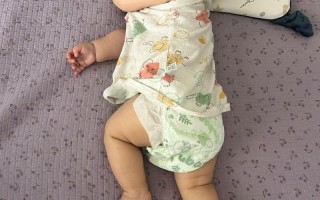 新生儿一觉睡四个小时，是正常发育信号还是潜在睡眠问题？