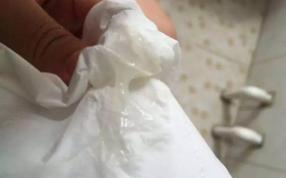 孕期阴道流出黄色液体是感染信号吗？对胎儿有影响吗？