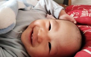 新生儿为何总睡半小时就惊醒？是生理需求没满足还是环境出了问题？