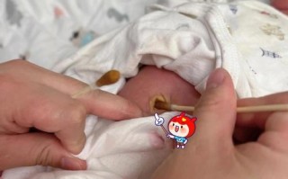 新生儿脐带和纱布粘连后，家长该如何正确处理才能避免感染？