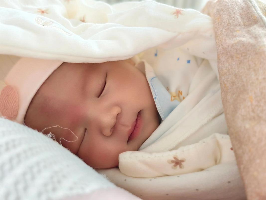 新生儿双眼皮能确定吗？-第2张图片-郑州医学网