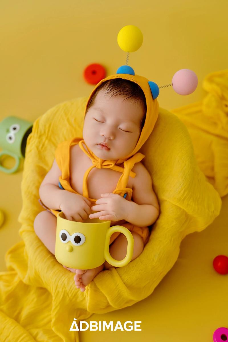 新生儿多少天能看清世界?-第1张图片-郑州医学网 新生儿多少天能看清世界?-第1张图片-郑州医学网