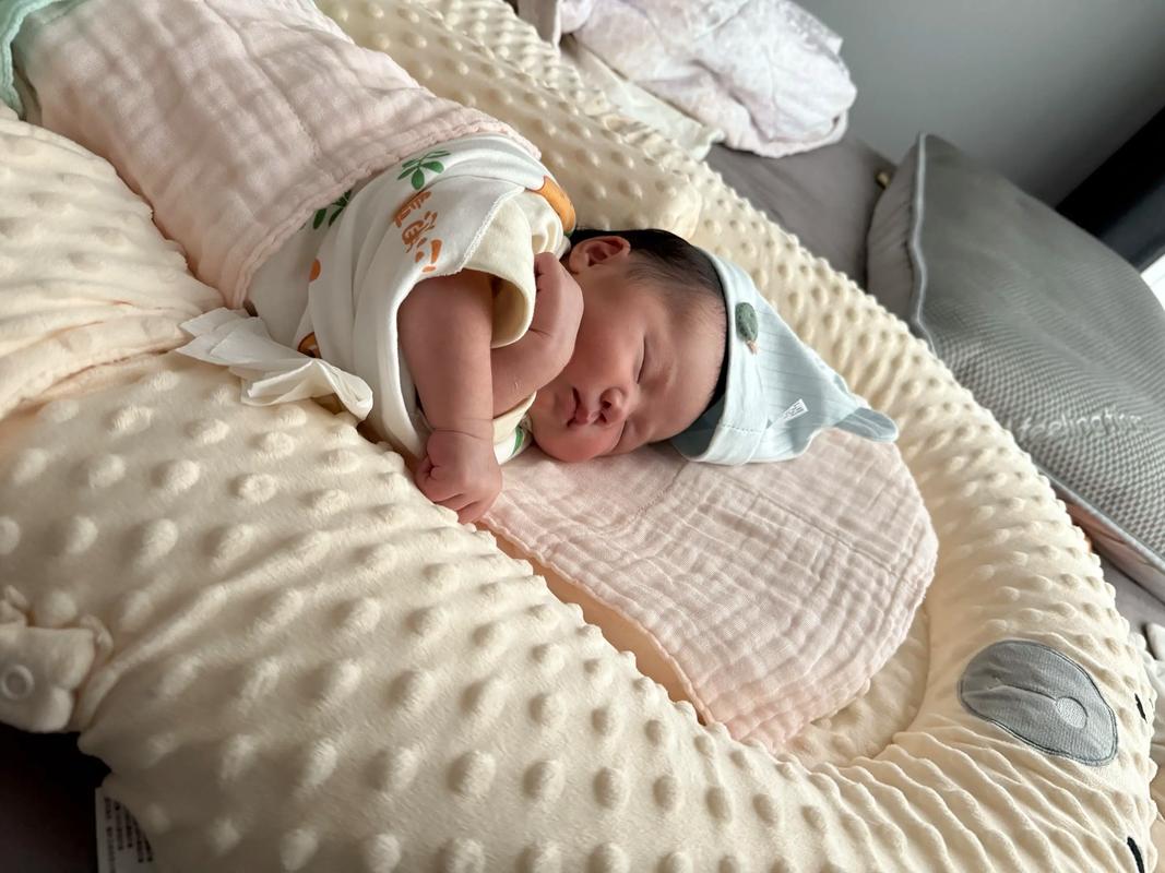 新生儿一个月内哪种睡姿最正确安全？-第2张图片-郑州医学网