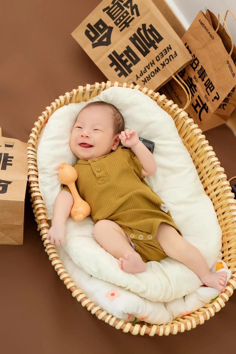 新生儿睡笑是梦还是反应？-第2张图片-郑州医学网