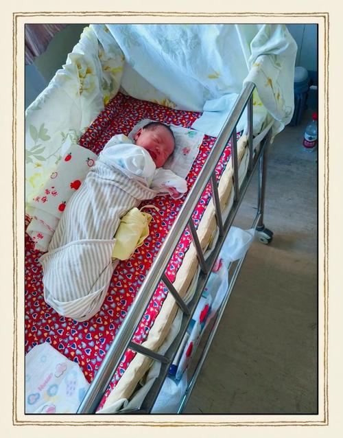 新生儿竖抱会影响发育吗?-第1张图片-郑州医学网 新生儿竖抱会影响发育吗?-第1张图片-郑州医学网