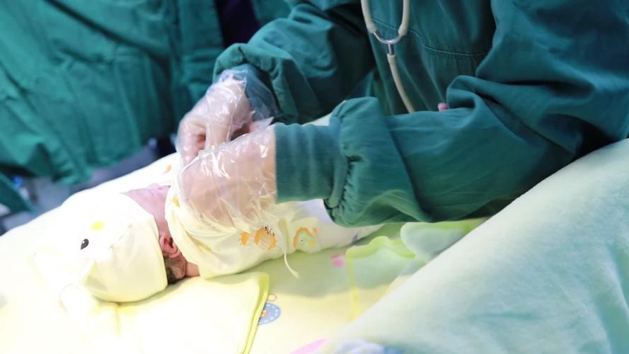 新生儿衣服该选什么材质与款式?-第1张图片-郑州医学网 新生儿衣服该选什么材质与款式?-第1张图片-郑州医学网