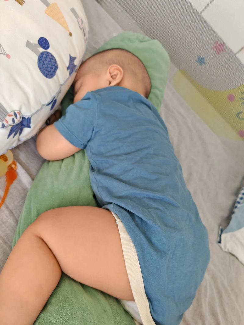 新生儿睡觉总朝一边睡，是习惯问题还是发育异常？-第2张图片-郑州医学网