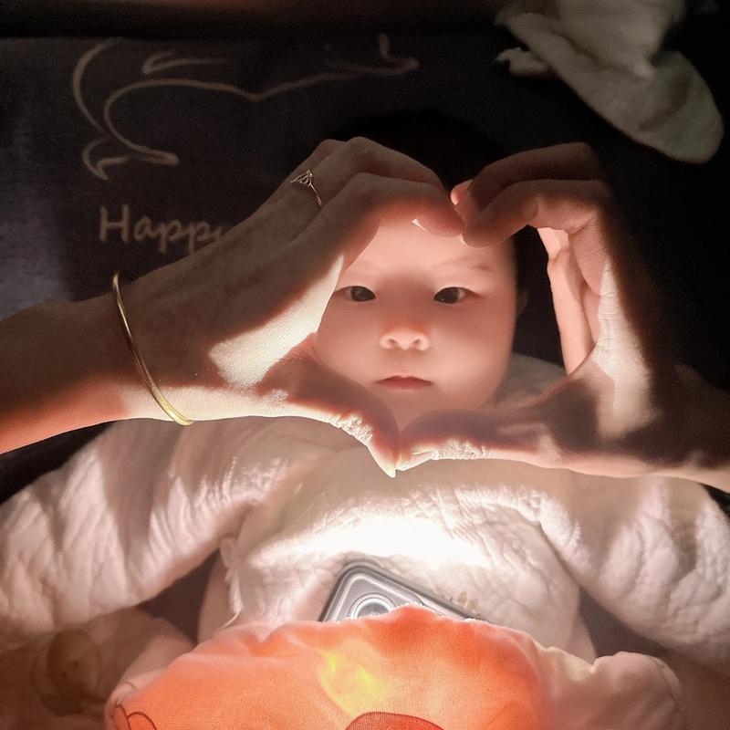 用闪光灯给新生儿拍照真的安全吗?会对宝宝眼睛造成伤害吗?-第1张图片-郑州医学网 用闪光灯给新生儿拍照真的安全吗?会对宝宝眼睛造成伤害吗?-第1张图片-郑州医学网