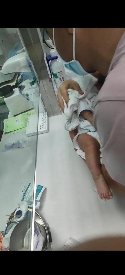 新生儿总被自己呛到是正常现象吗？需要警惕哪些潜在问题？-第3张图片-郑州医学网