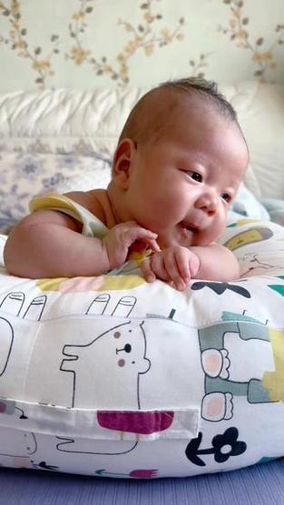 新生儿40天不会抬头是发育迟缓还是正常现象？需要干预吗？-第3张图片-郑州医学网