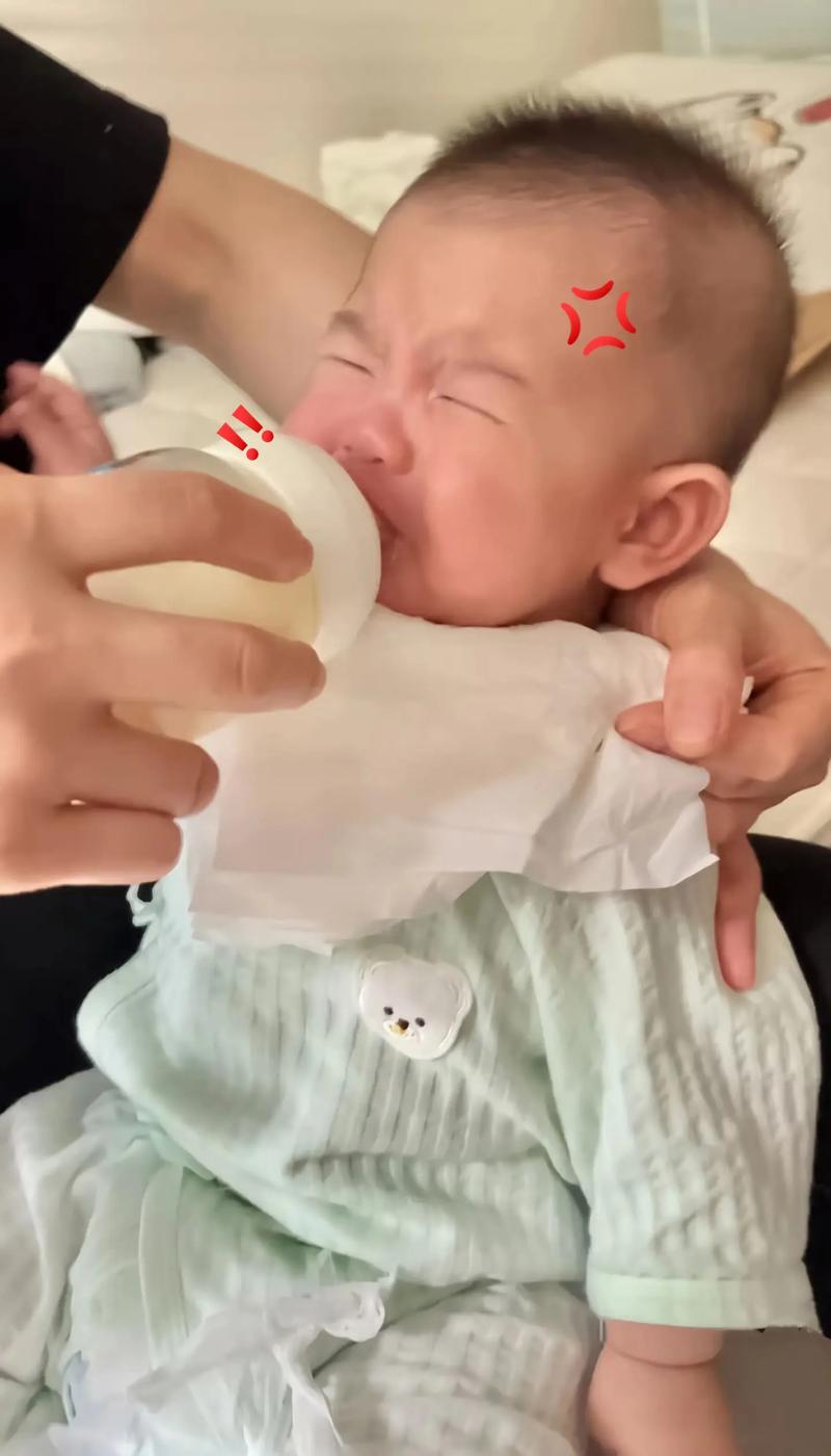 新生儿不哭不闹吃得少是乖巧还是健康异常信号？-第1张图片-郑州医学网