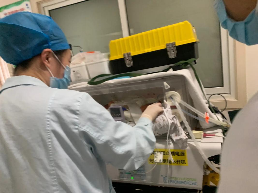 新生儿保温箱吸氧的具体操作步骤和注意事项是什么？-第2张图片-郑州医学网