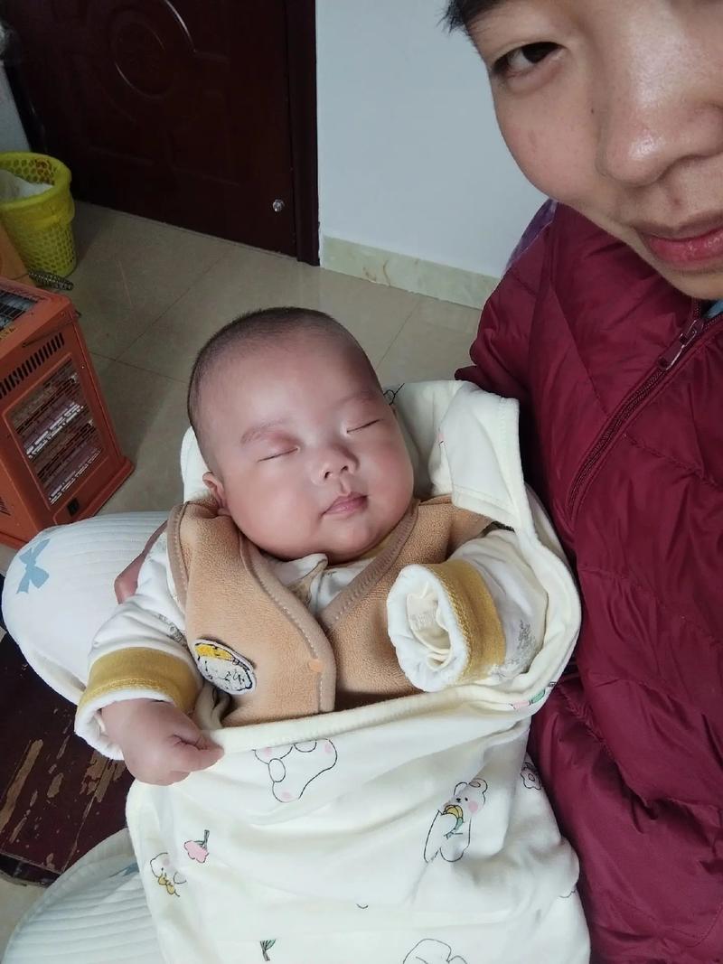 新生儿眼睛额头红点是湿疹还是血管瘤？需要就医吗？-第1张图片-郑州医学网