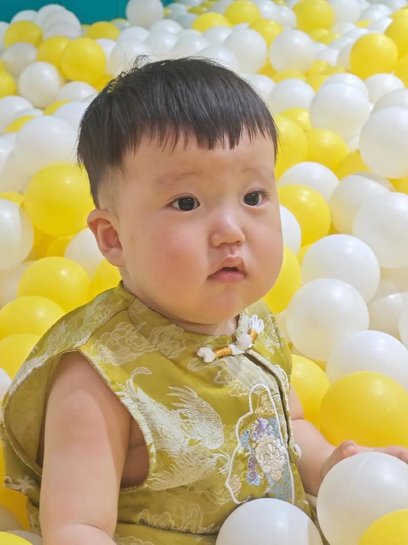 新生儿宝宝睁眼不睡觉是正常现象还是身体不适？-第2张图片-郑州医学网