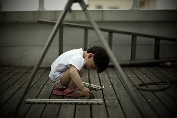 儿童内向胆小不爱说话,是天性使然还是需要引导干预?-第1张图片-郑州医学网 儿童内向胆小不爱说话,是天性使然还是需要引导干预?-第1张图片-郑州医学网