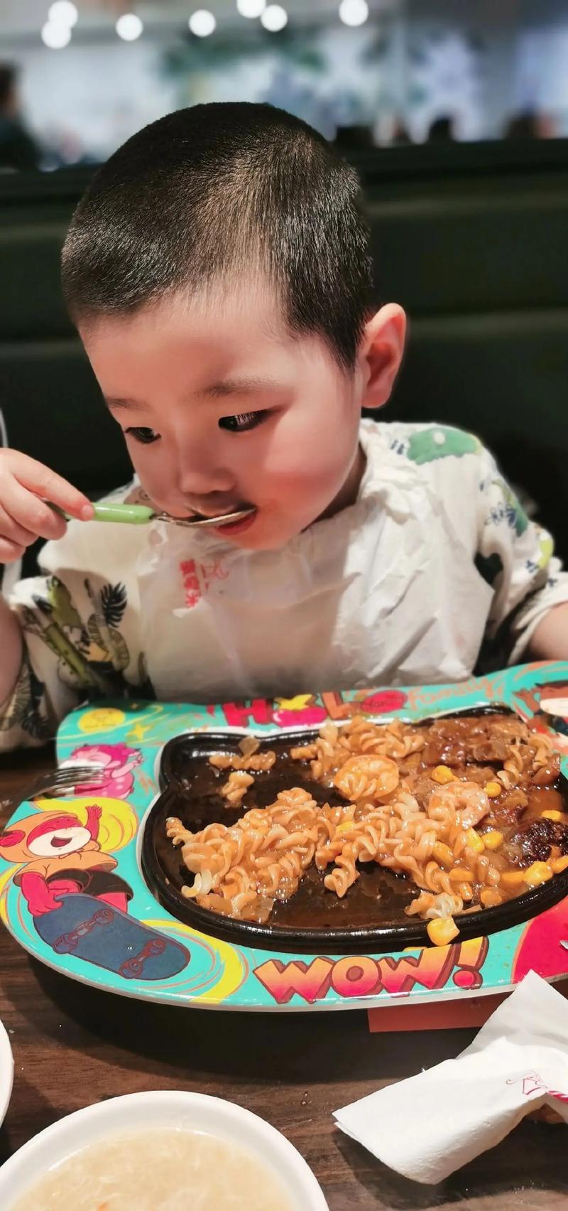 儿童吃牛排对身体好吗？营养专家解答儿童食用牛排的利弊与注意事项-第1张图片-郑州医学网