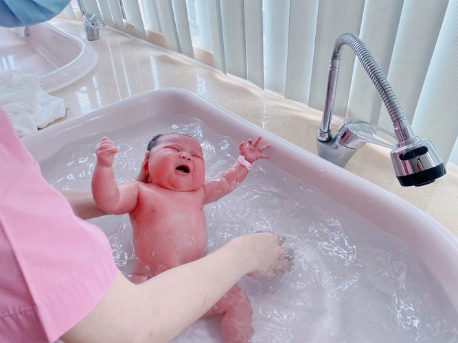 新生儿喝白蒿水安全吗？会不会影响肝肾功能或导致黄疸异常？-第3张图片-郑州医学网