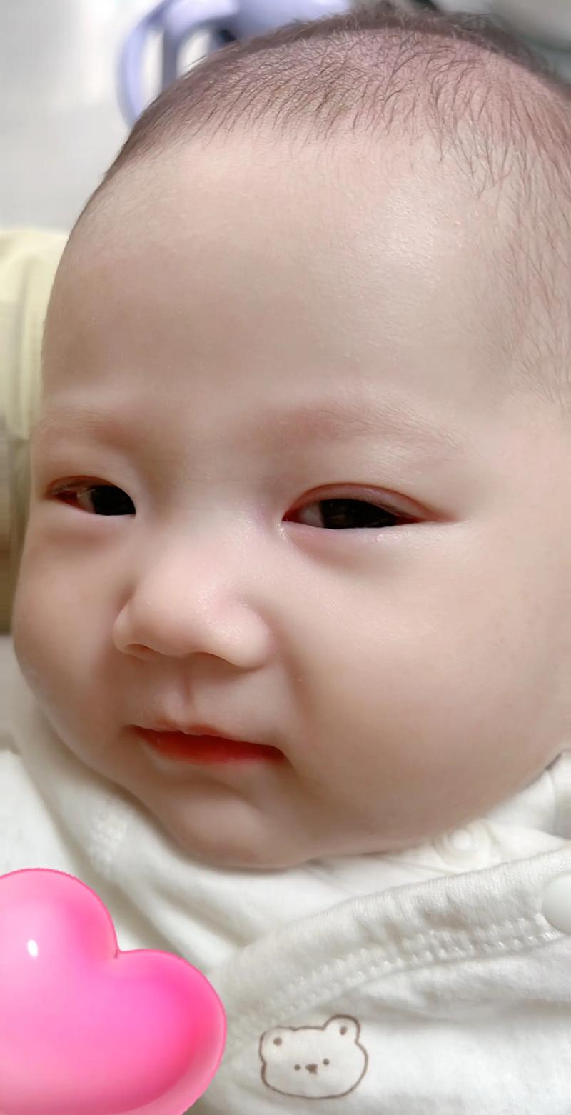 新生儿斯文文的新生儿抖下巴是正常现象还是异常信号？-第2张图片-郑州医学网