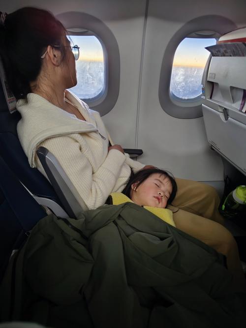 新生儿坐飞机到底要满月吗？不同月龄宝宝乘机有哪些注意事项？-第3张图片-郑州医学网