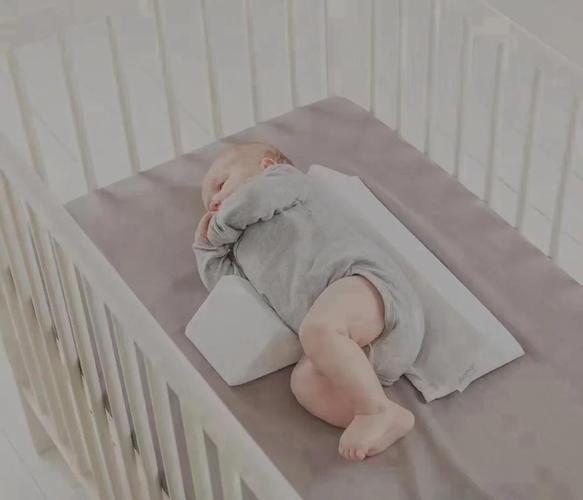 新生儿自己侧身正常吗？需要担心发育问题吗？-第2张图片-郑州医学网